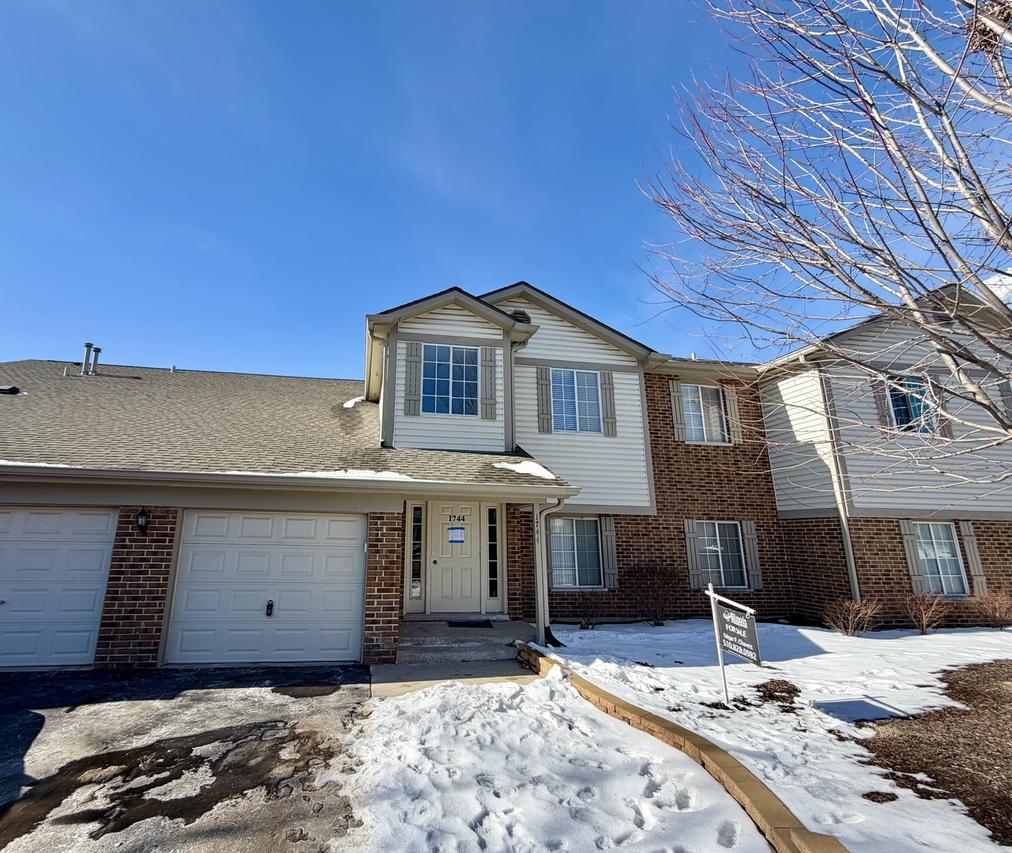 1744 Chesapeake Ln. #4, Schaumburg, IL 60193