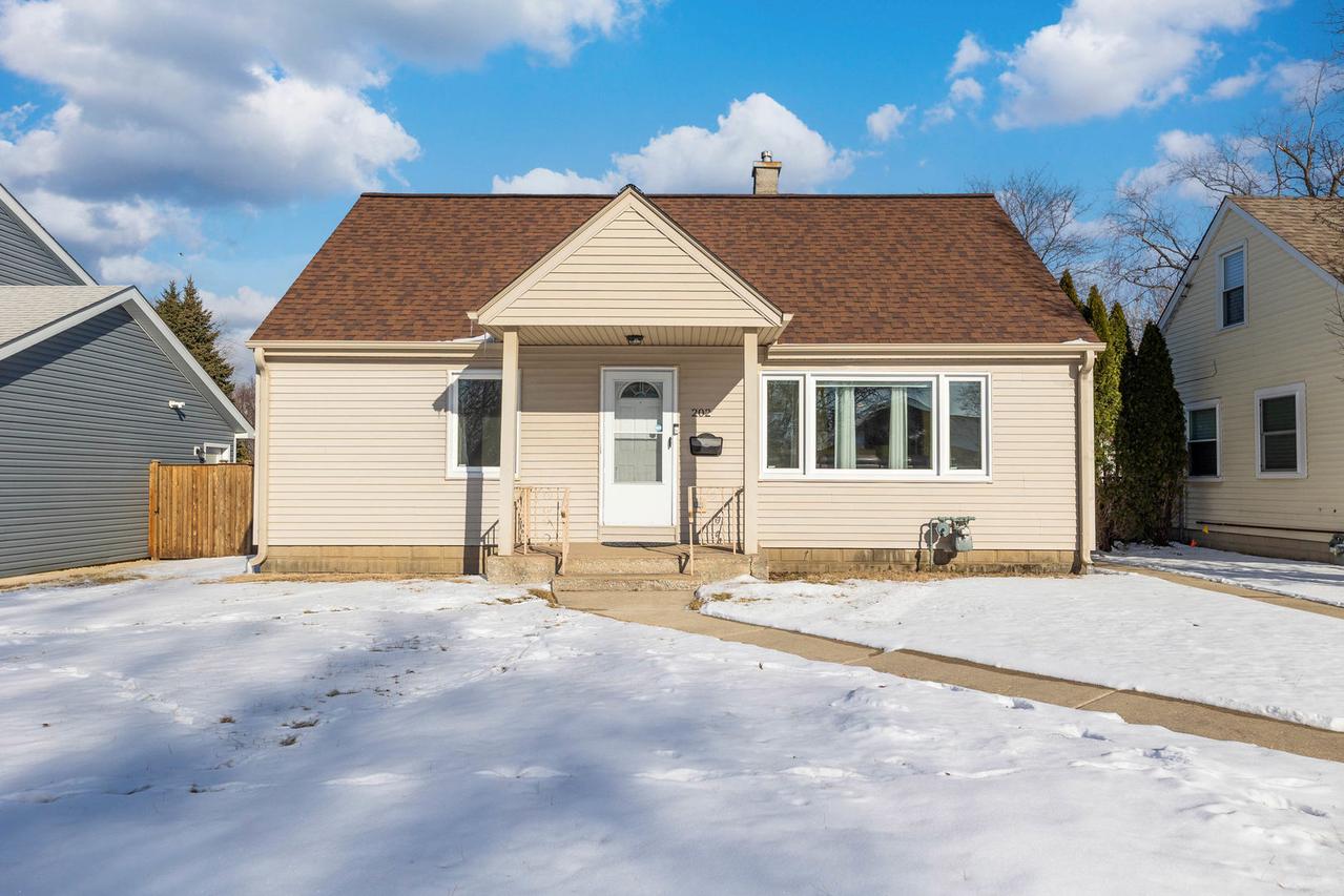 202 N Oakwood Ave., Willow Springs, IL 60480