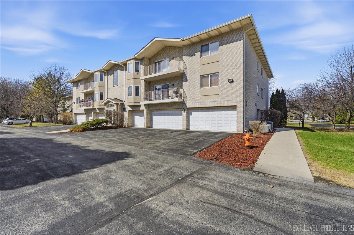 927 Elderberry Cir. #103, Naperville, IL 60563