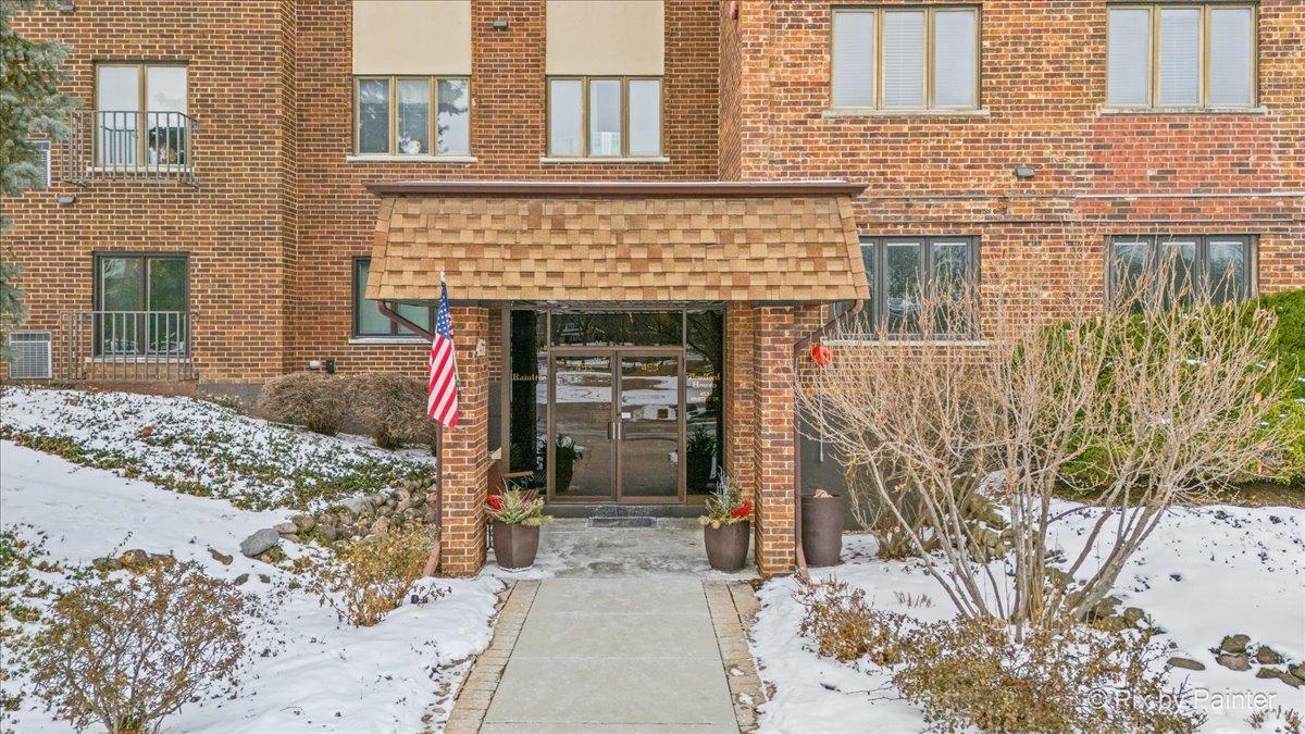 453 Raintree Dr. #1H, Glen Ellyn, IL 60137