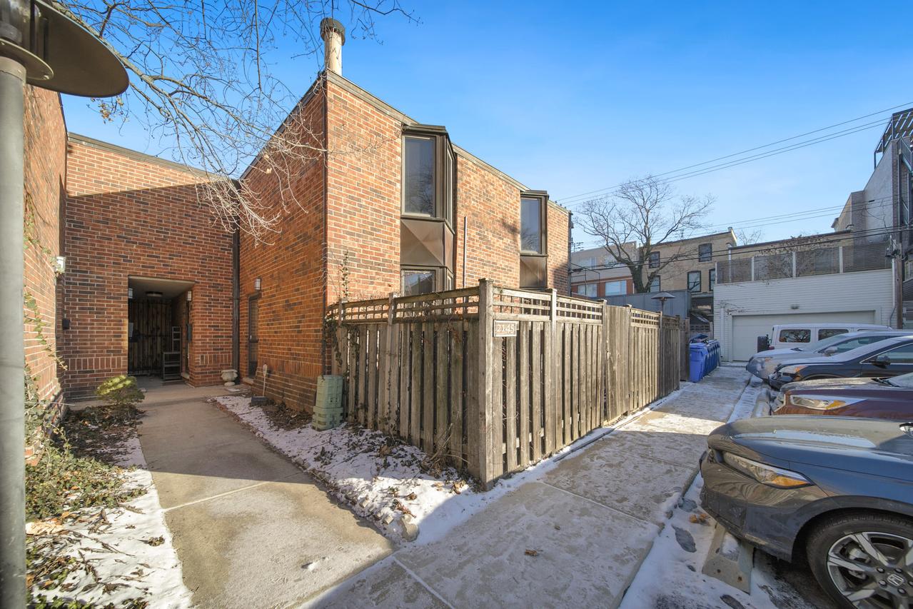 2145 N Lincoln Ave., Chicago, IL 60614