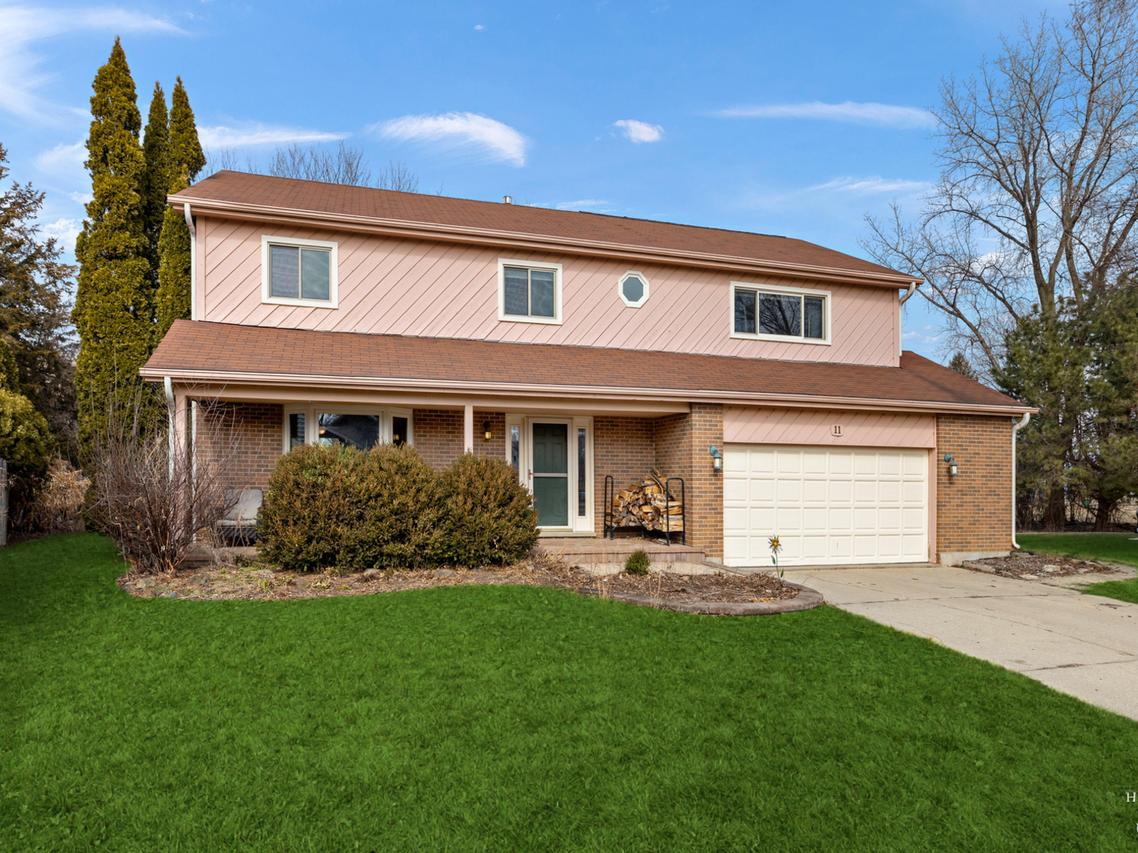 11 Spinnaker Ct., Grayslake, IL 60030