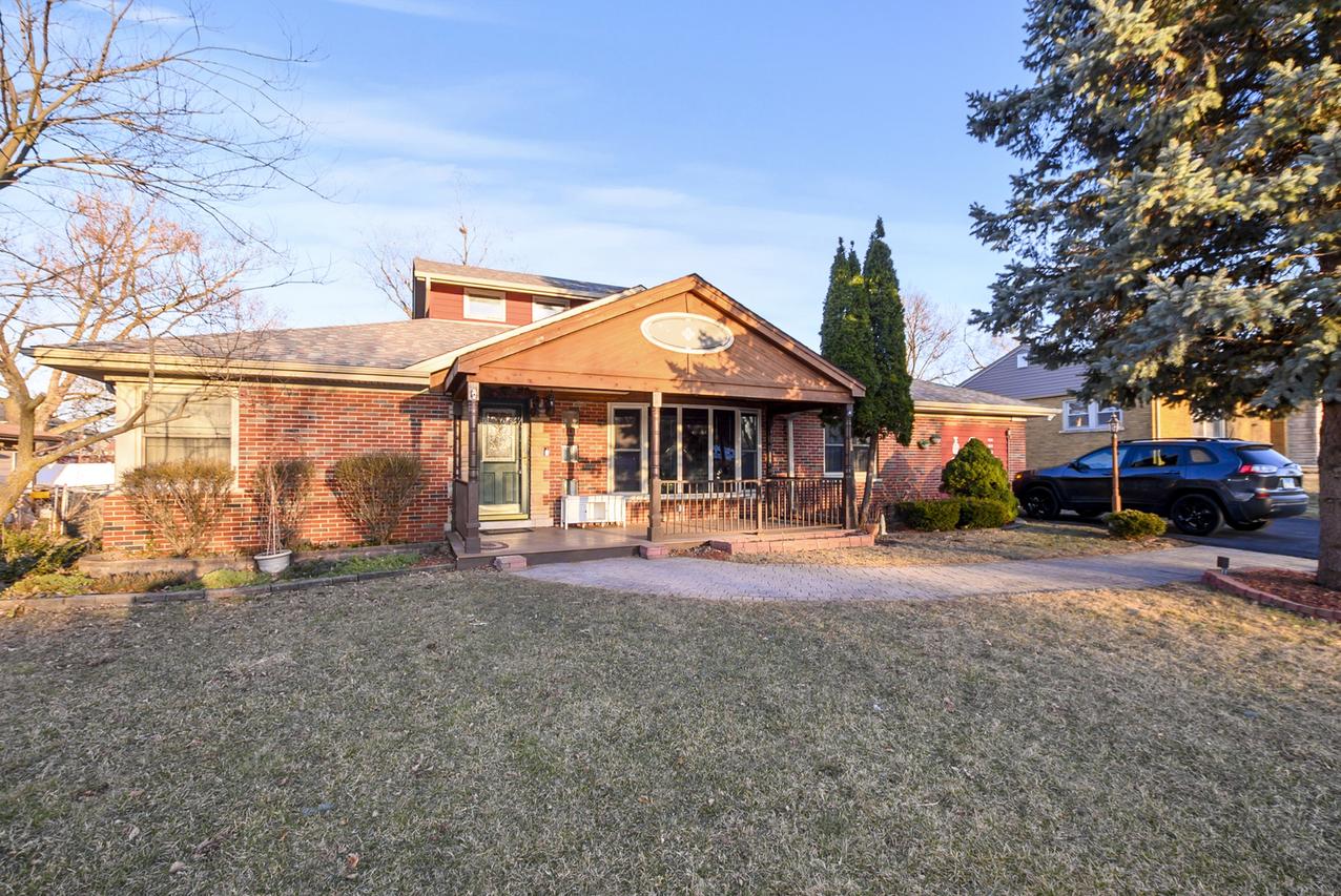 14725 Laramie Ave., Oak Forest, IL 60452