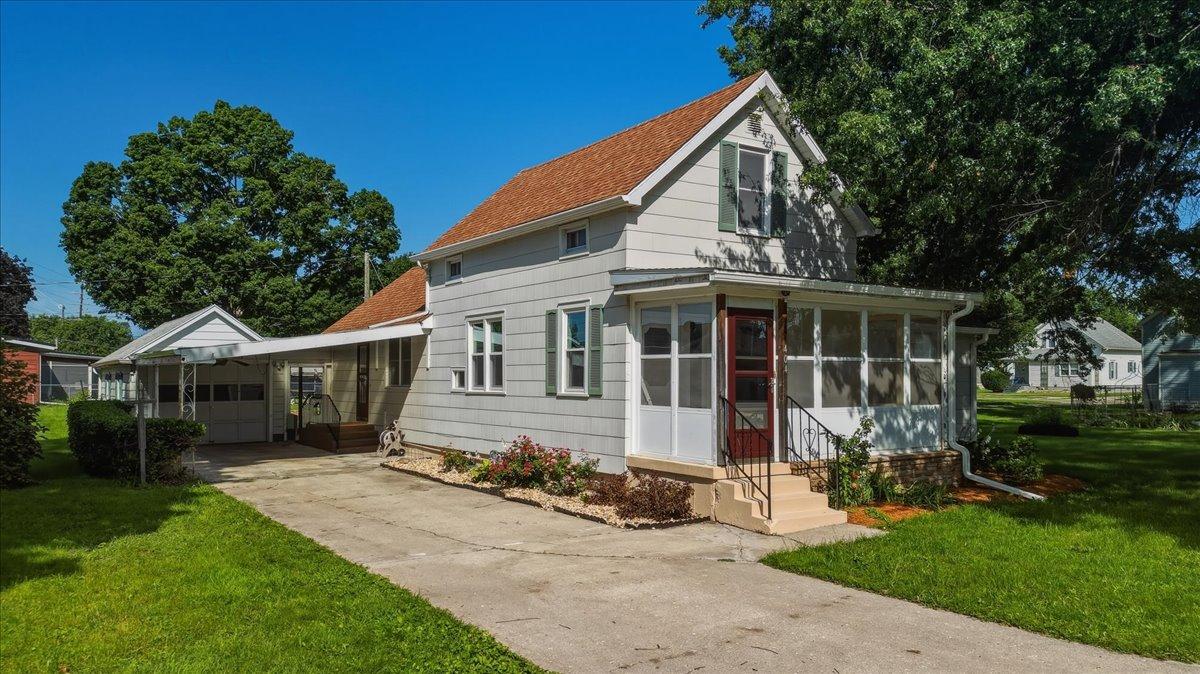 404 East St., Prophetstown, IL 61277