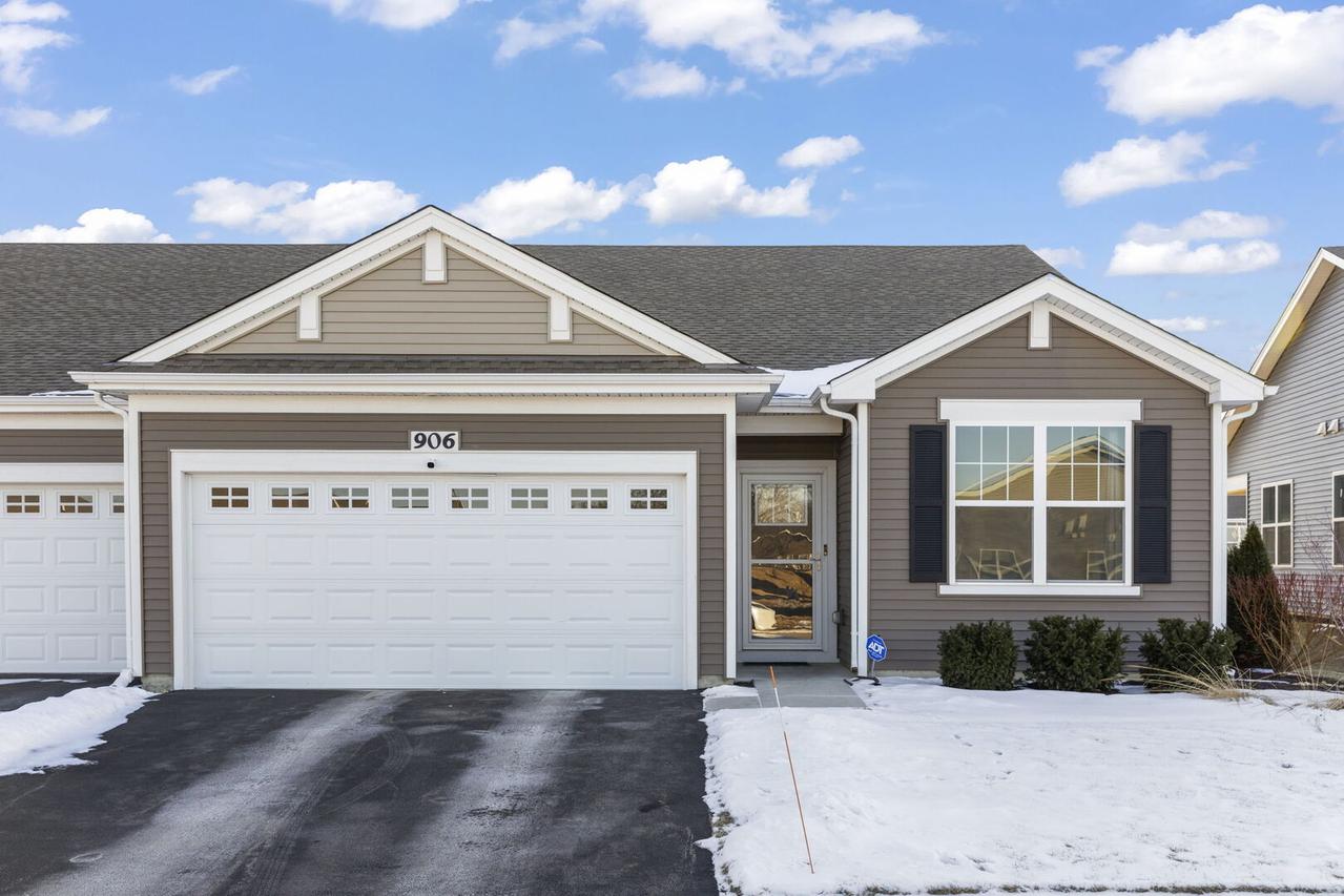 906 Homerton Blvd., North Aurora, IL 60542