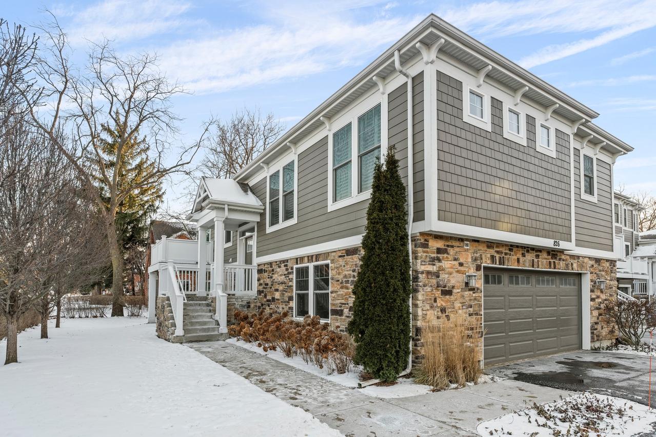 826 Chestnut St., Deerfield, IL 60015