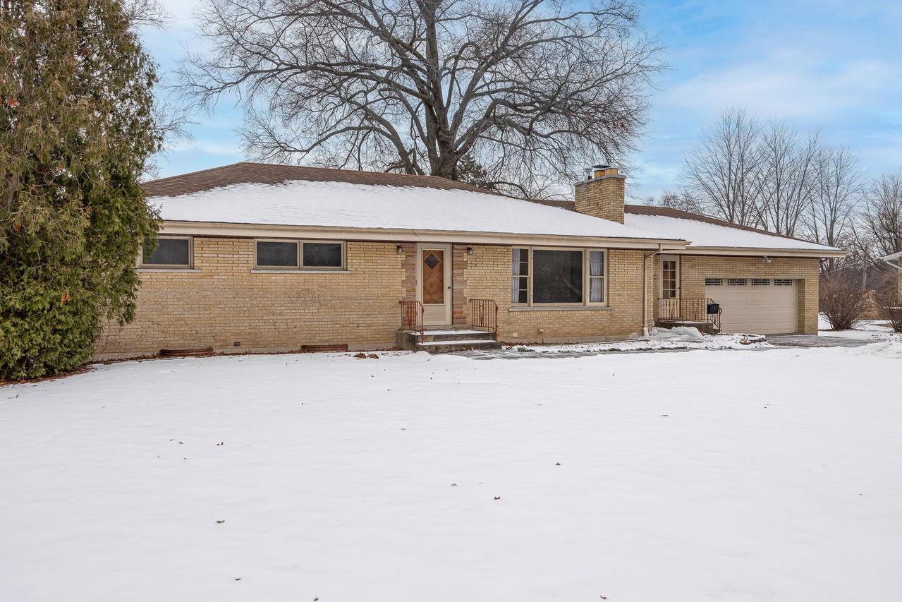 1927 Warrenville Rd., Lisle, IL 60532
