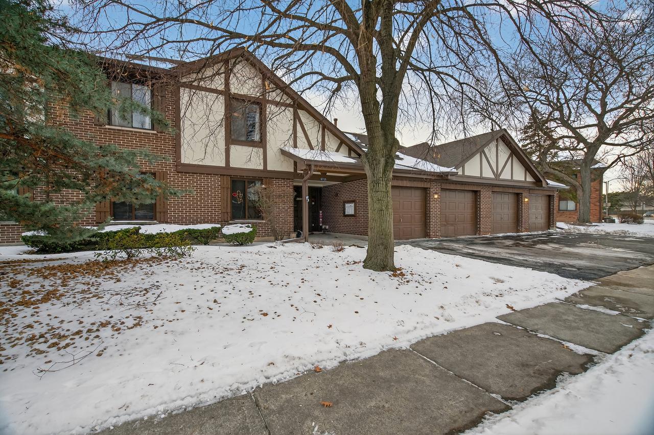 6755 180th St. #6, Tinley Park, IL 60477