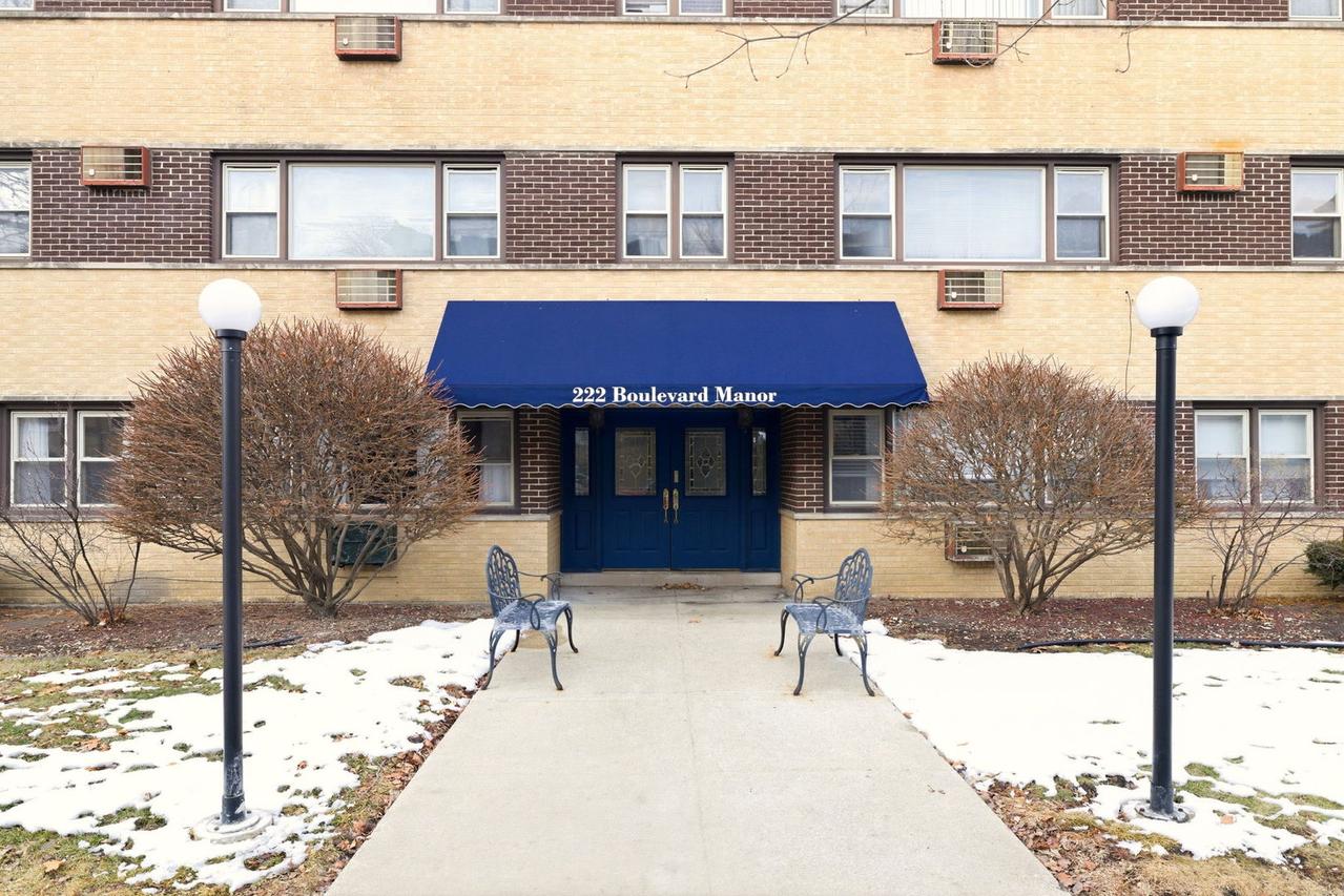 222 Washington Blvd. #105, Oak Park, IL 60302