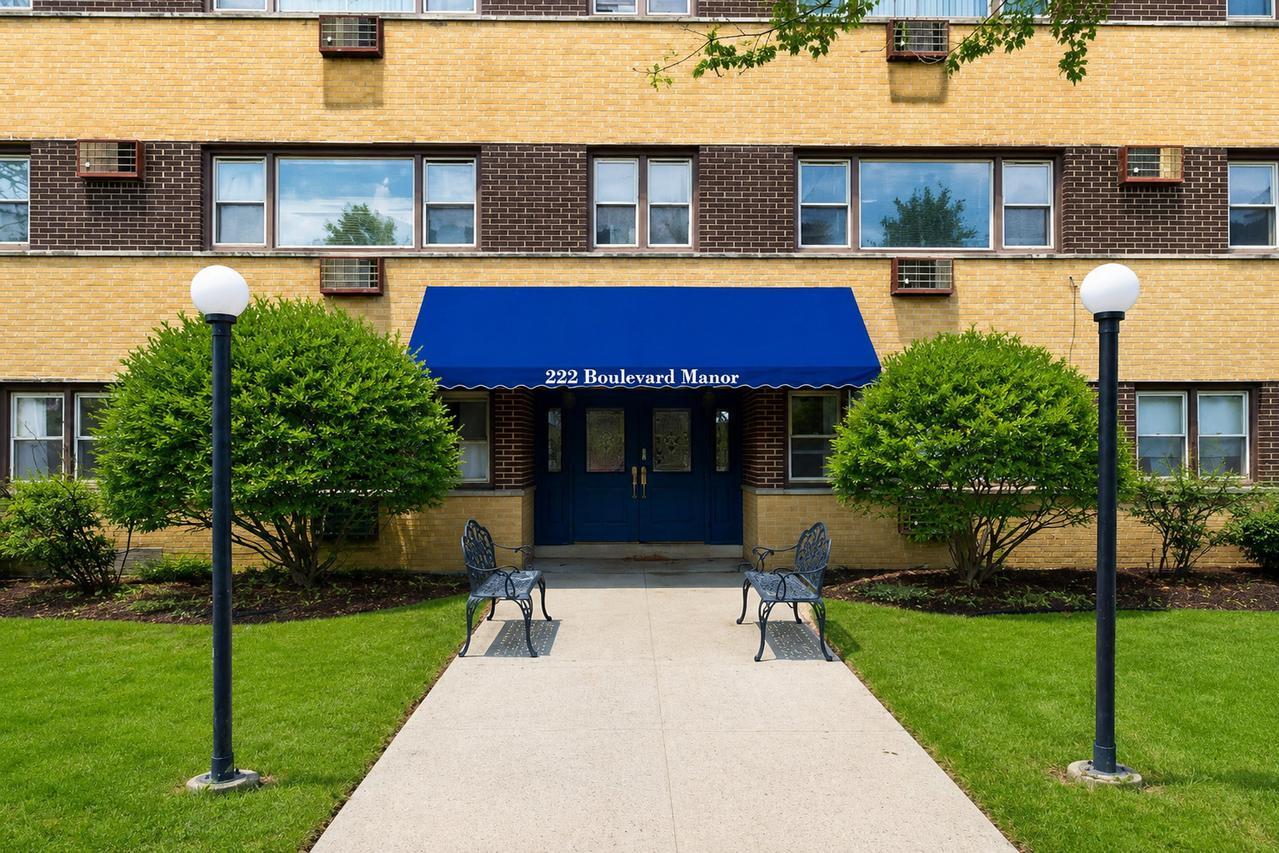 222 Washington Blvd. #105, Oak Park, IL 60302