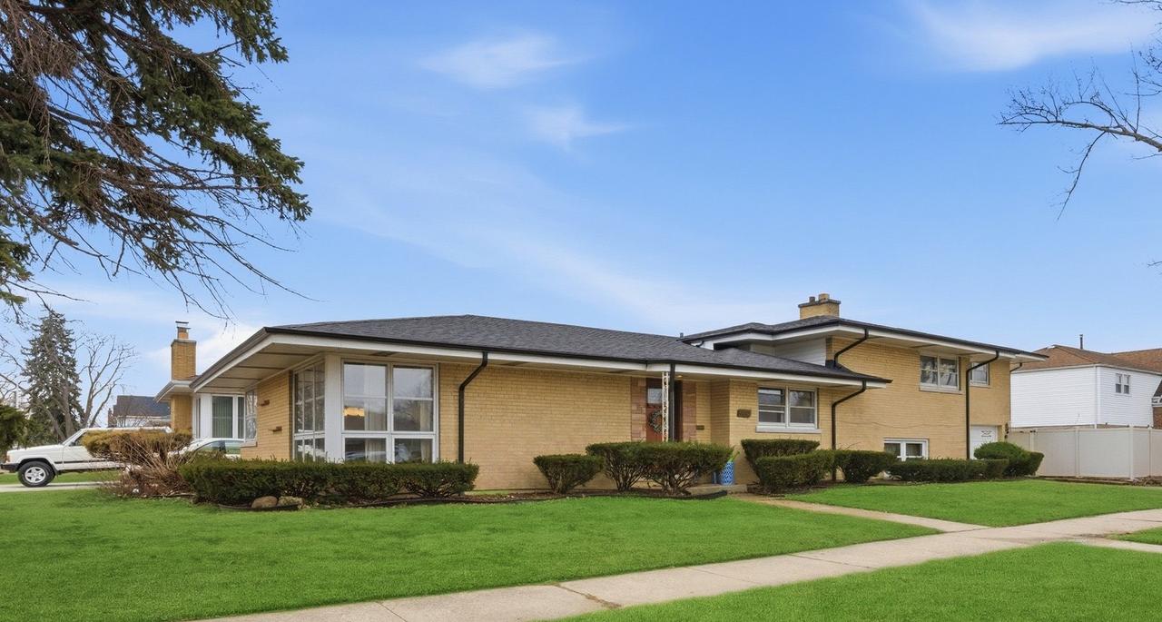 10800 S Tripp Ave., Oak Lawn, IL 60453