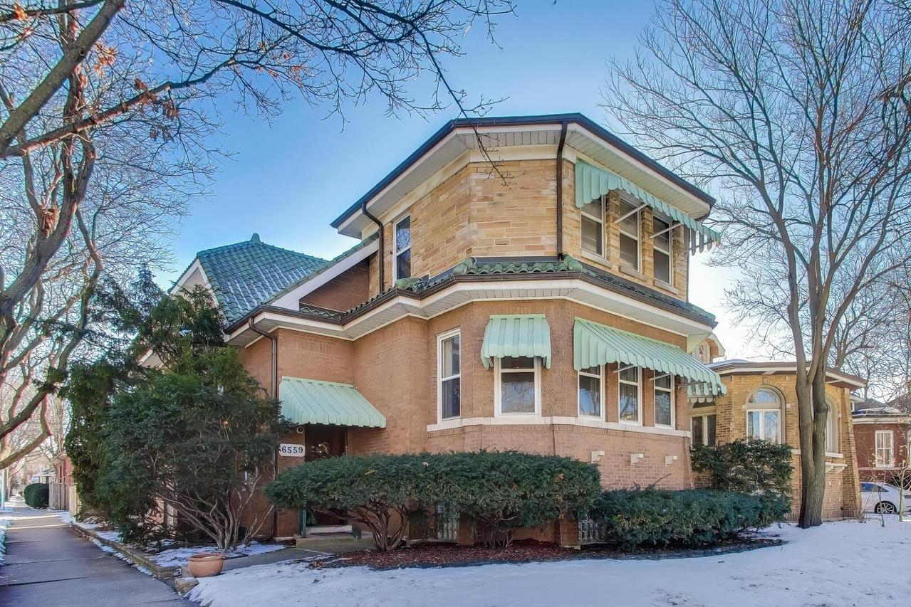 6559 N Rockwell St., Chicago, IL 60645