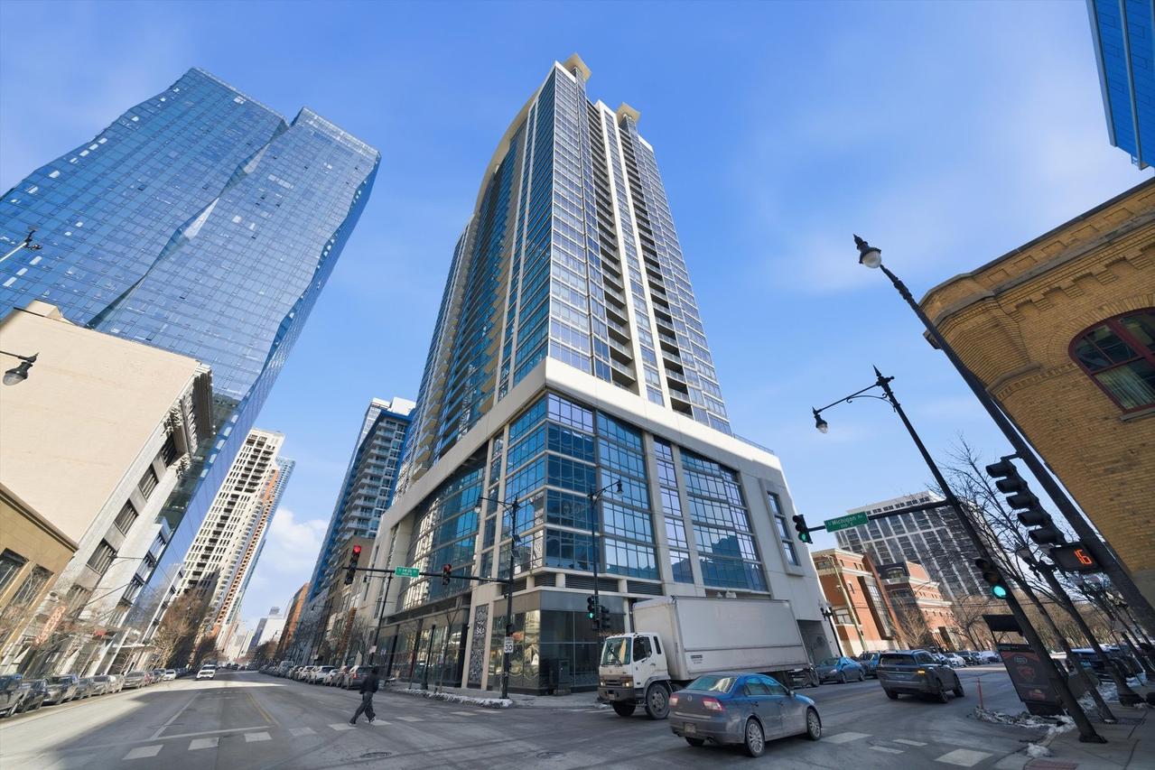 100 E 14th St. #1401, Chicago, IL 60605