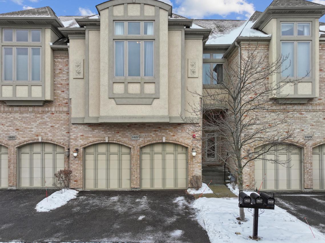 1407 W Rue Paris Pl., Inverness, IL 60067