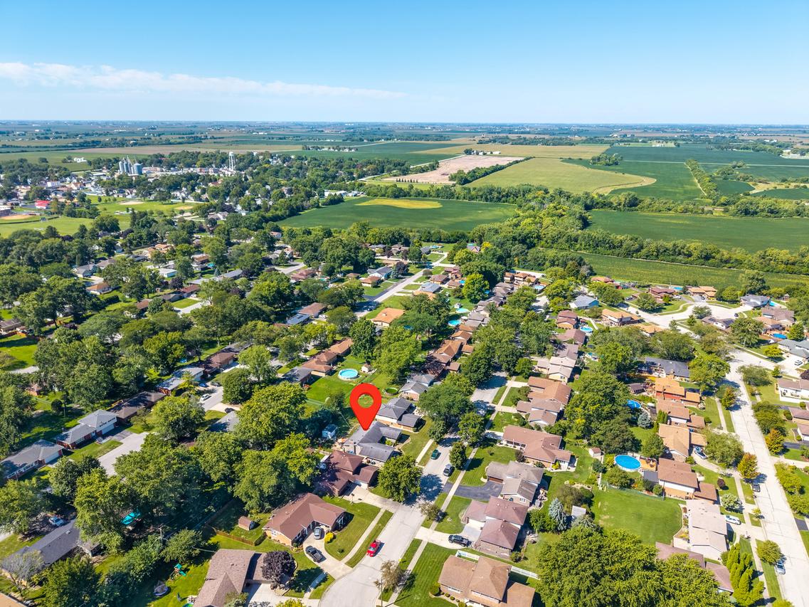 520 Chestnut Ln., Beecher, IL 60401