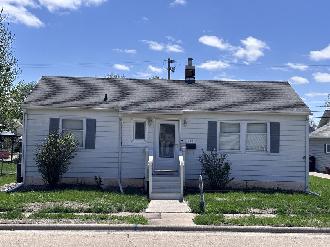 918 14th Ave., Fulton, IL 61252