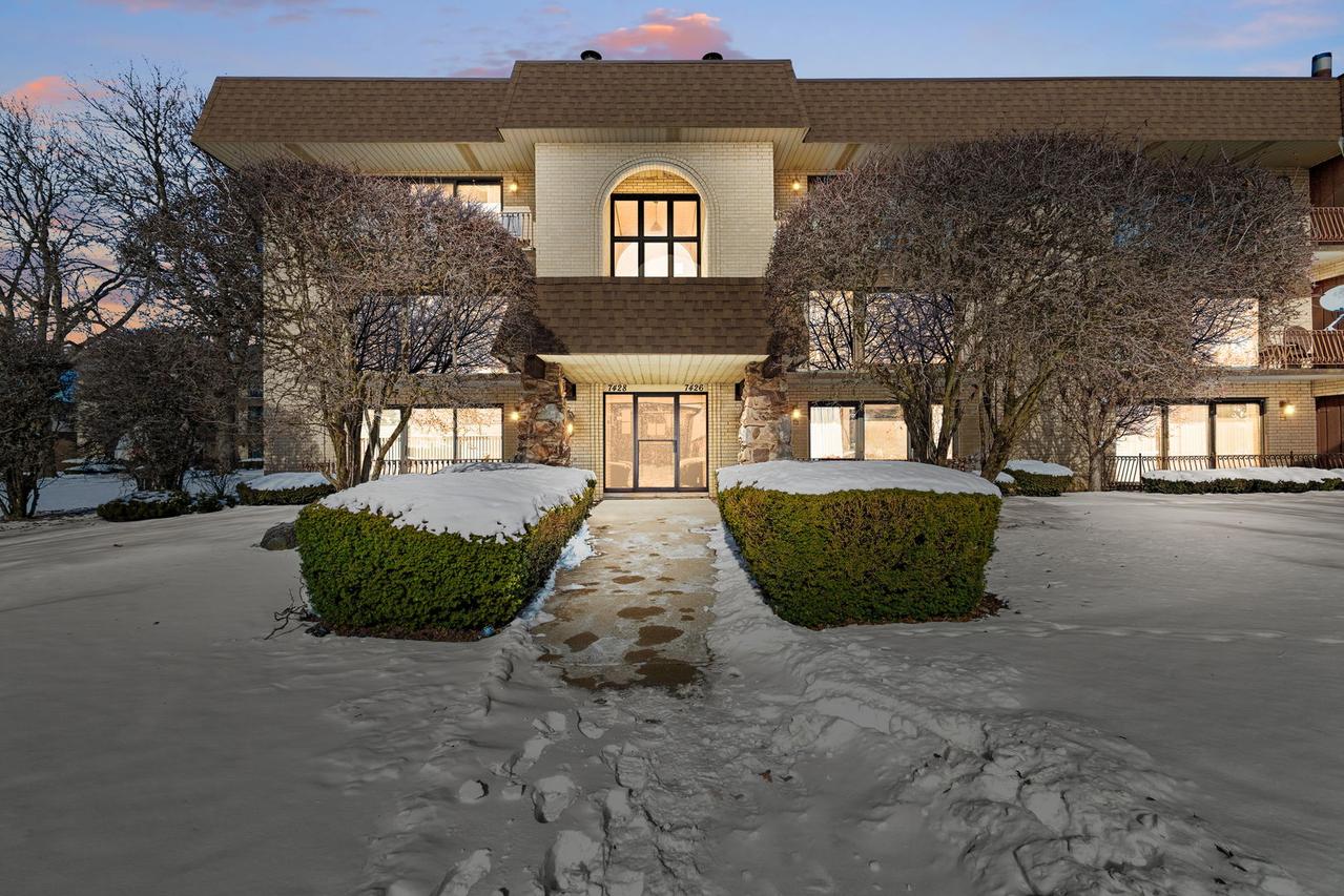 7426 W 153rd St. #2, Orland Park, IL 60462
