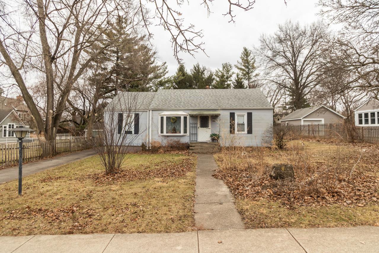 105 Traube Ave., Downers Grove, IL 60515