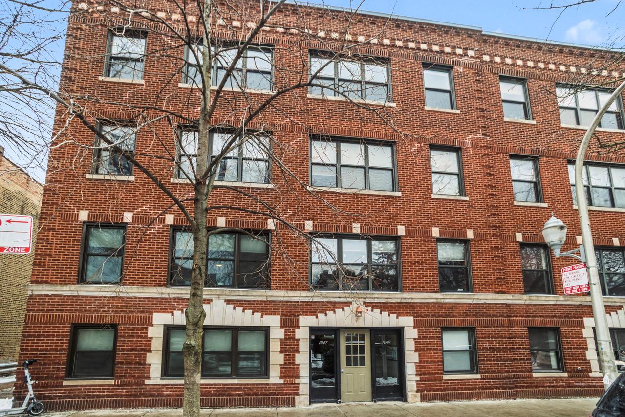 1247 W Roscoe St. #1, Chicago, IL 60657