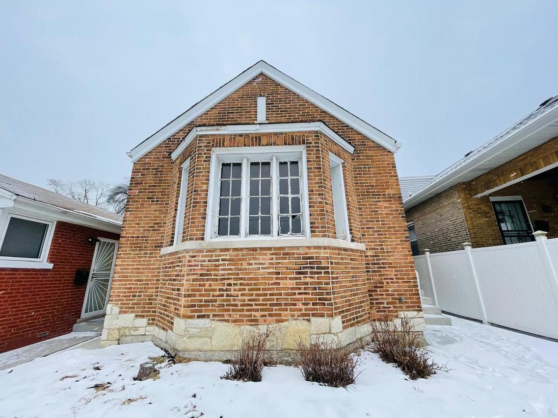 8325 S Cregier Ave., Chicago, IL 60617