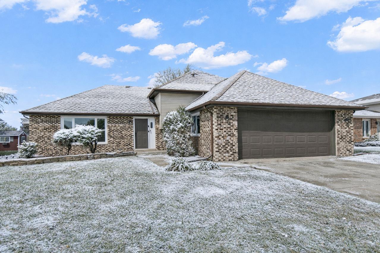 19520 Lake Lynwood Dr., Lynwood, IL 60411