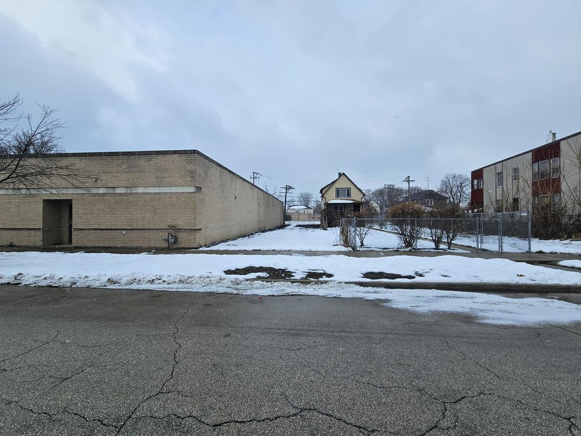 11854 S Lafayette Ave., Chicago, IL 60628