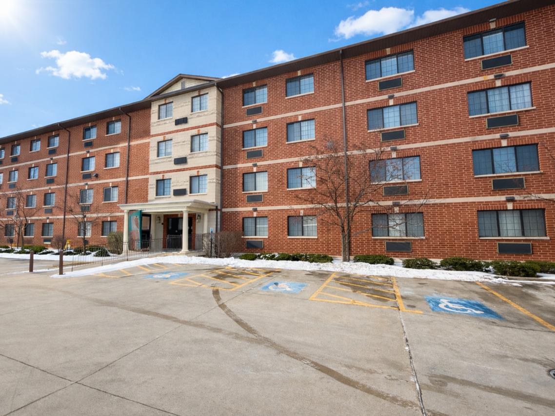 3370 W Brooke Ave. #410, Waukegan, IL 60087