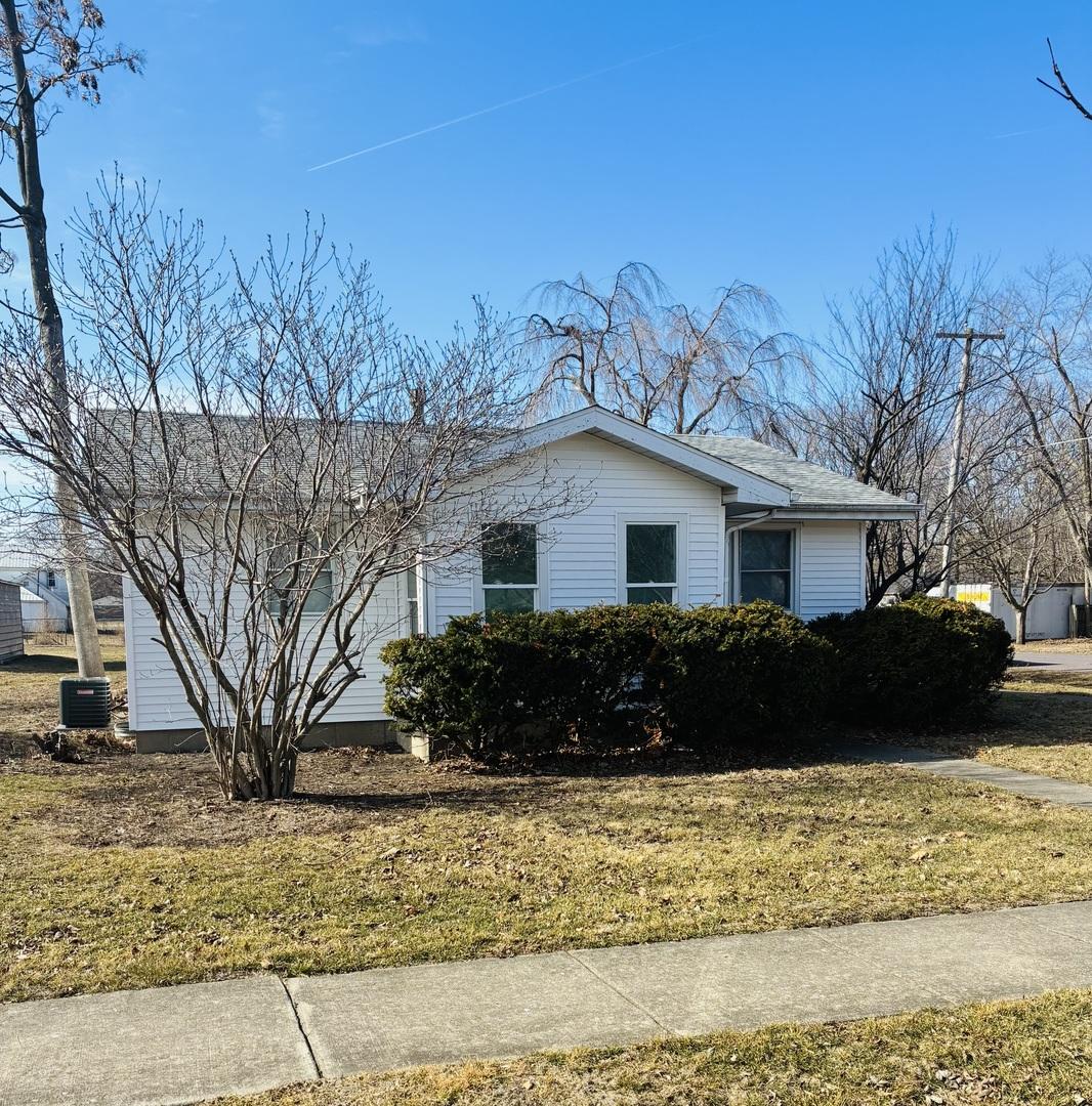 121 N West St., Gibson City, IL 60936