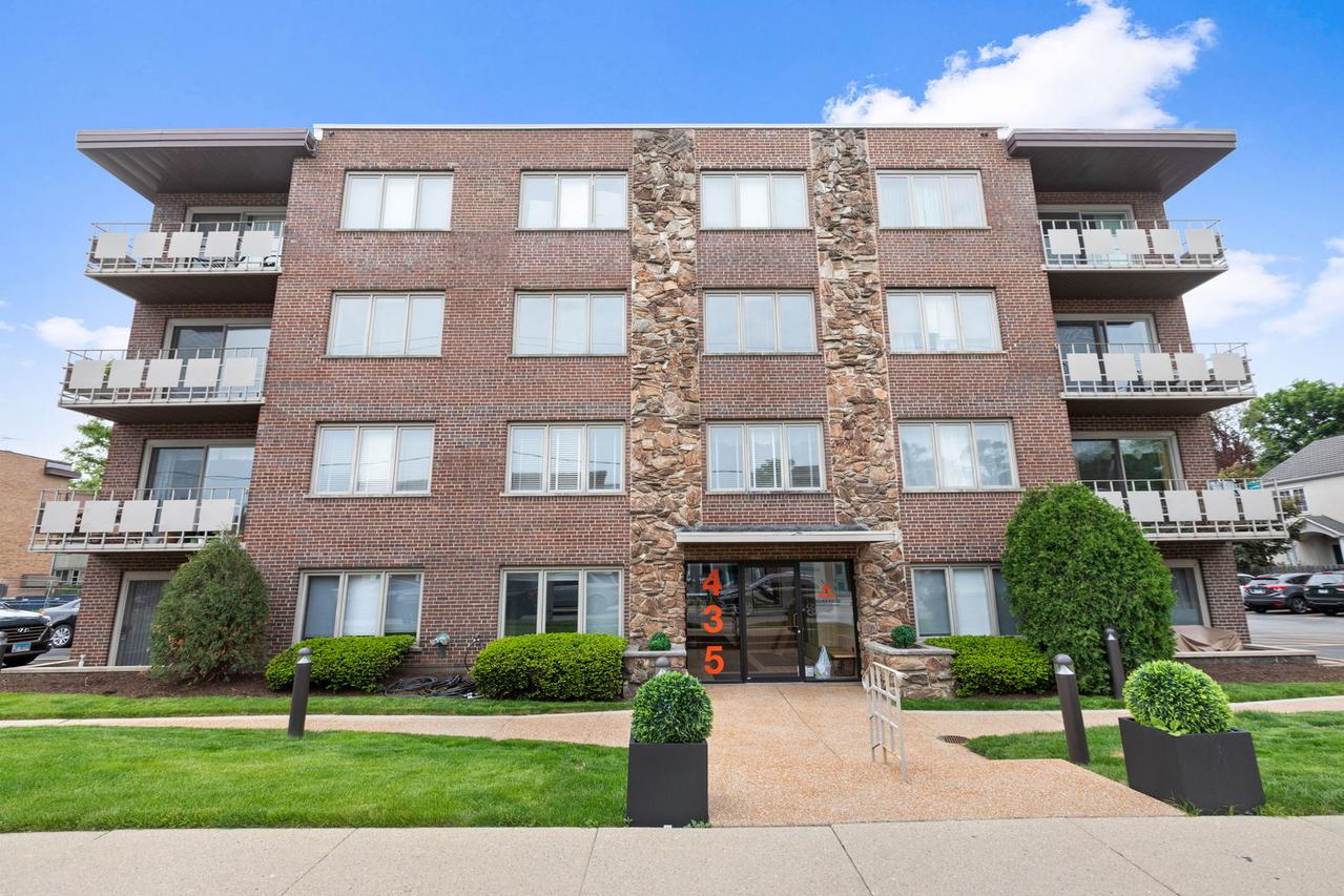 435 Ridge Rd. #108, Wilmette, IL 60091
