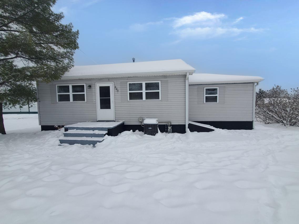 225 6th Ave., Andalusia, IL 61232