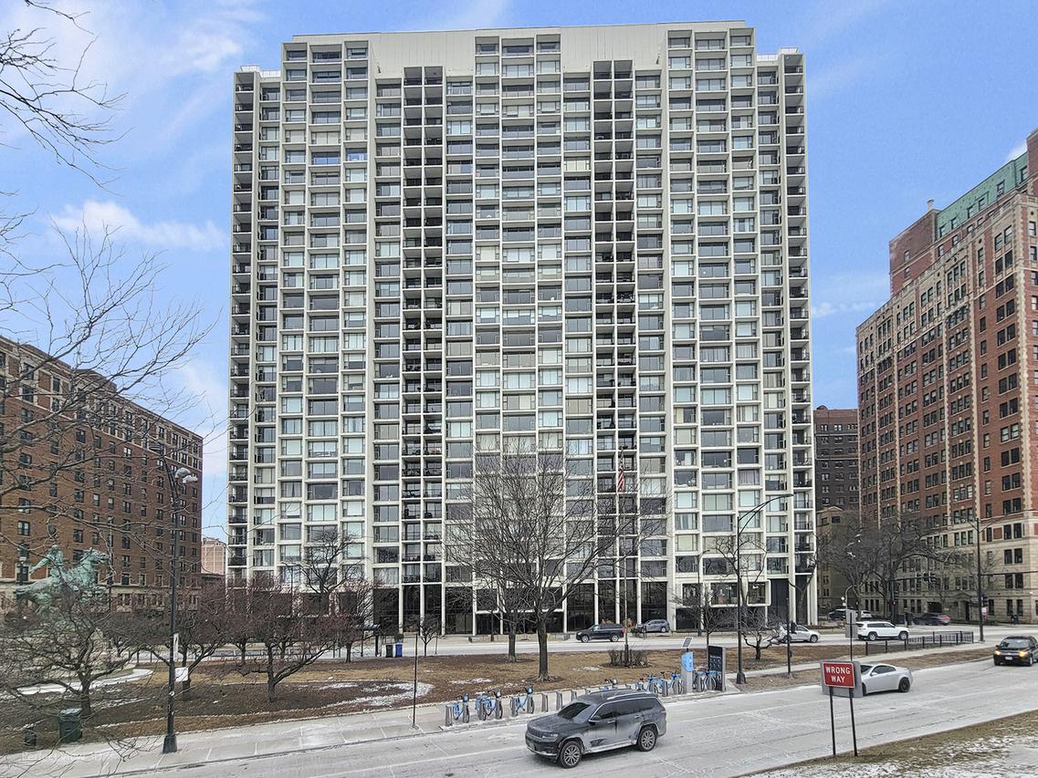 3200 N Lake Shore Dr. #307, Chicago, IL 60657