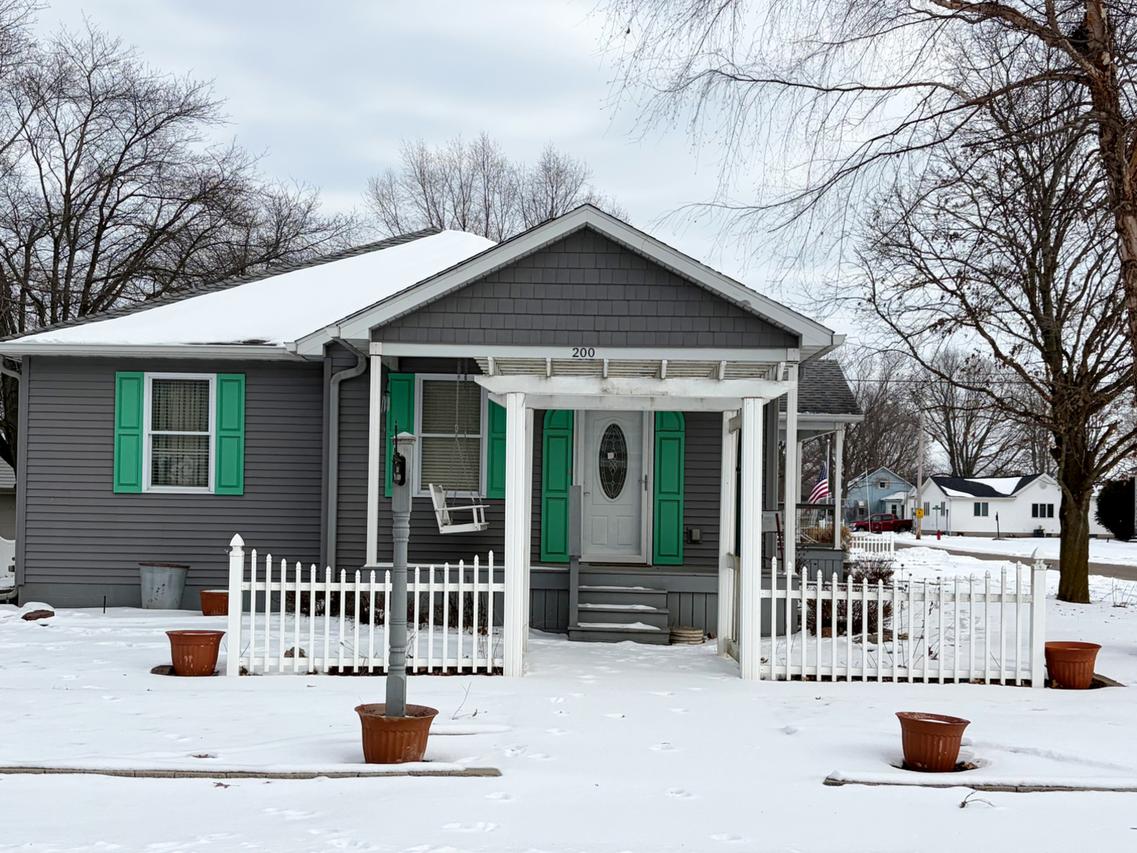 200 N Henderson St., Kenney, IL 61749