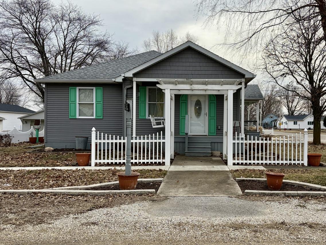 200 N Henderson St., Kenney, IL 61749