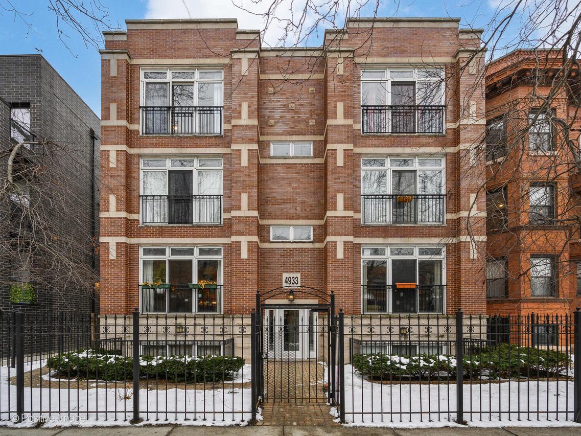 4933 N Winthrop Ave. #1N, Chicago, IL 60640