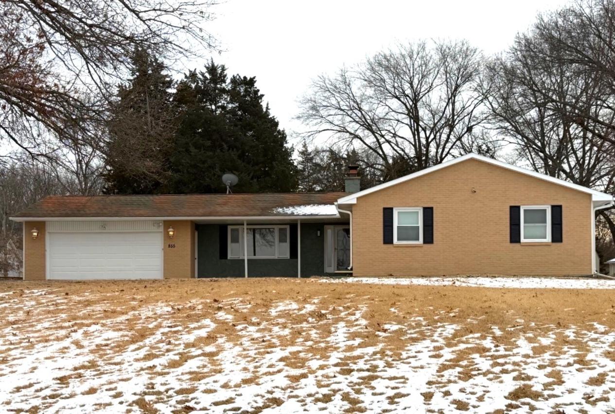 855 Riverside Dr., Dixon, IL 61021