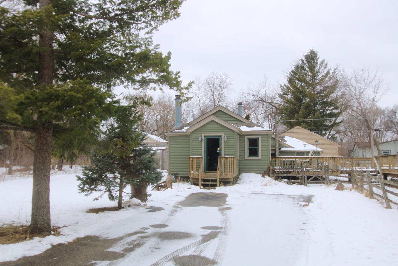 104 Columbine St., Crystal Lake, IL 60014