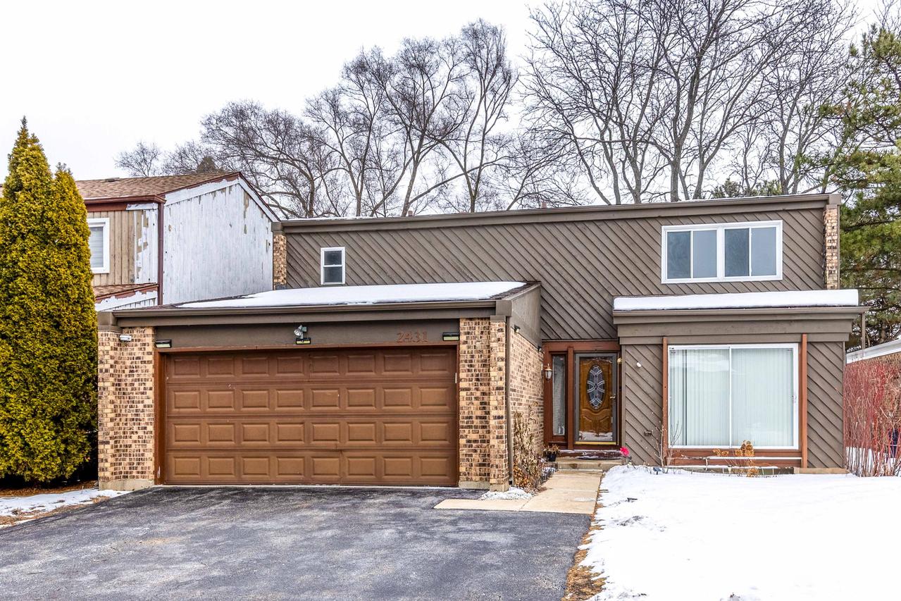 2431 Cobblewood Dr., Northbrook, IL 60062