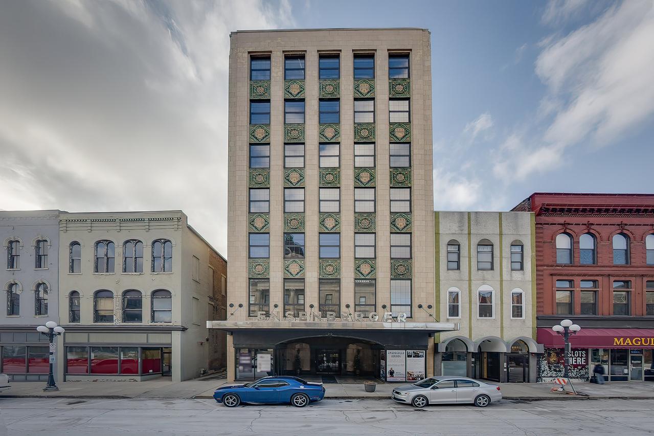 212 N Center St. #301, Bloomington, IL 61701