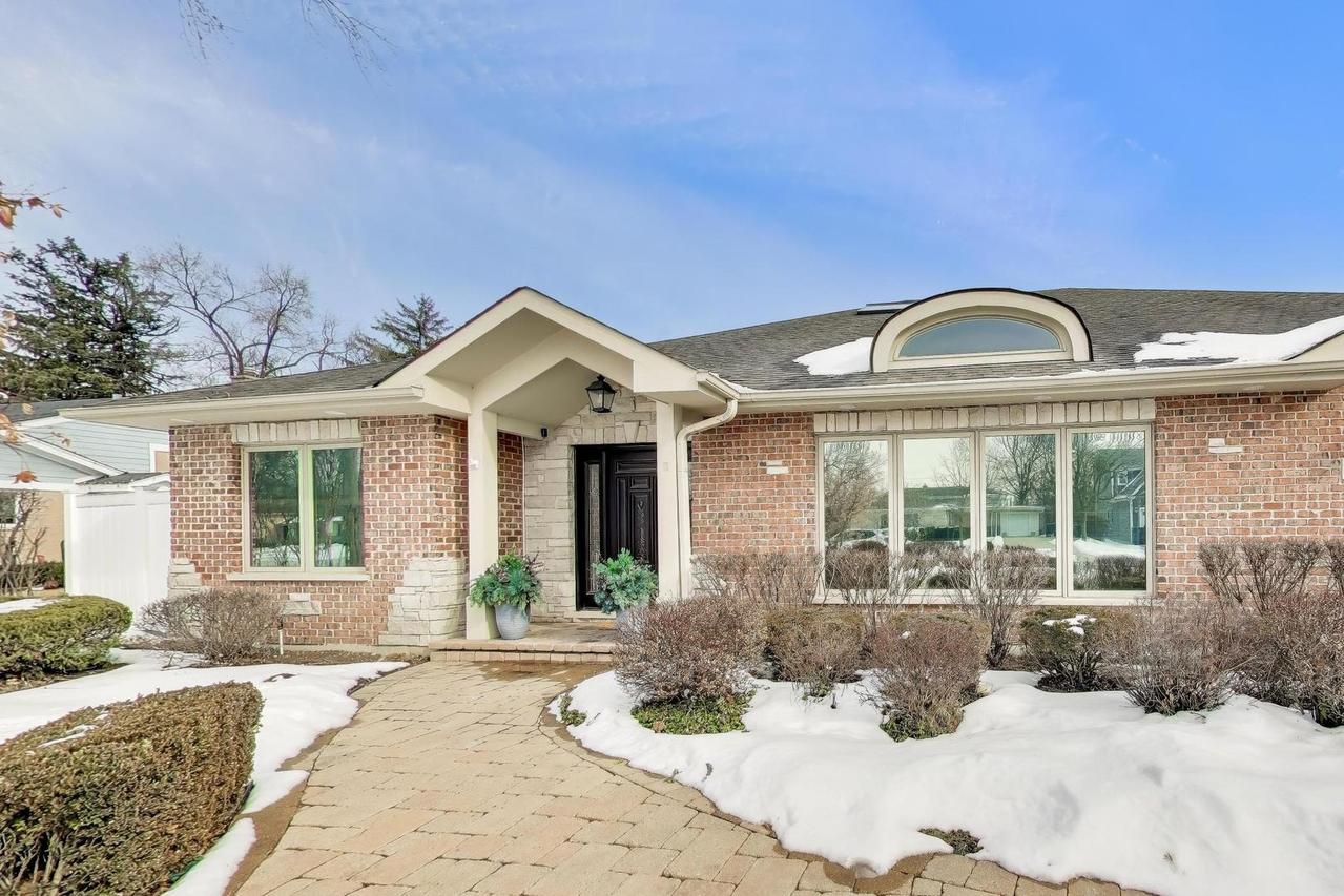 1303 Huber Ln., Glenview, IL 60026