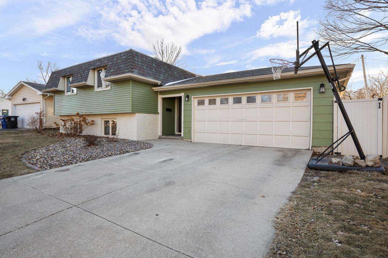 2413 3rd St., Moline, IL 61265