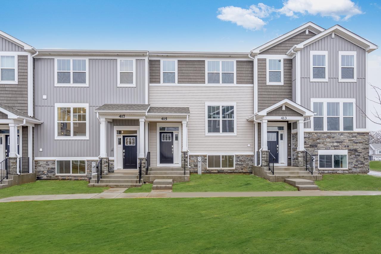 415 Red Oak Cir., Volo, IL 60020