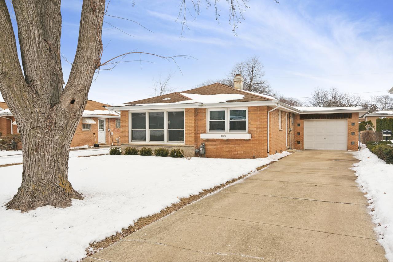 1229 S Haddow Ave., Arlington Heights, IL 60005