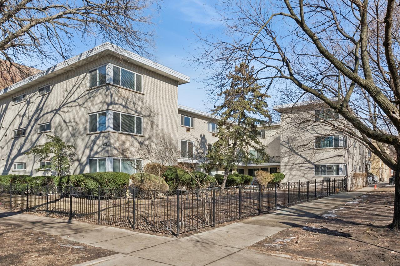 4201 N Paulina St., Chicago, IL 60613