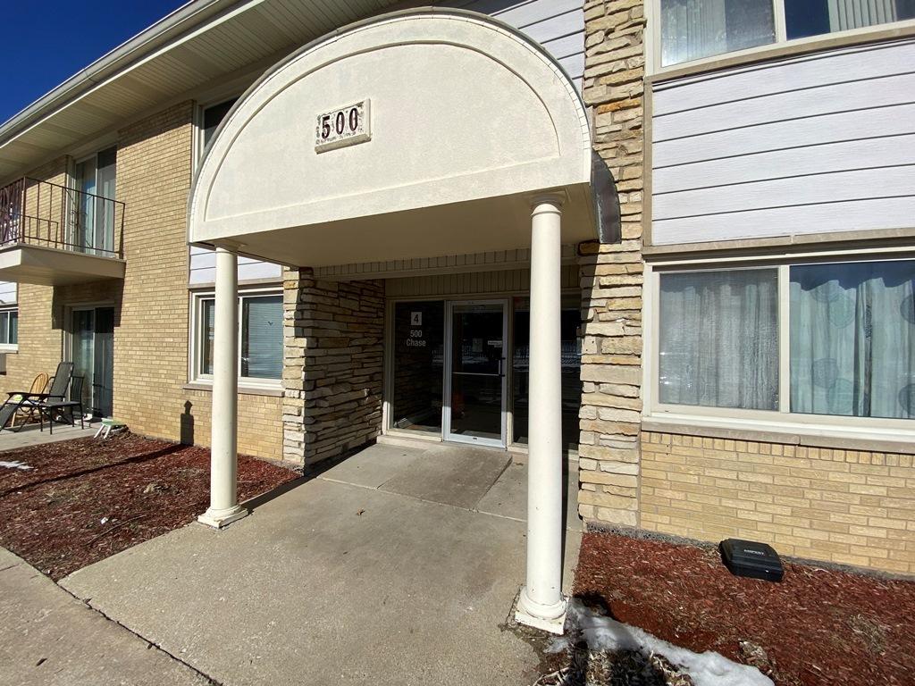 500 Chase Dr. #16, Clarendon Hills, IL 60514