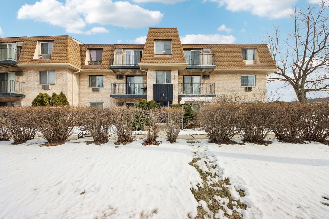 1111 Bloomingdale Rd. #2A, Glendale Heights, IL 60139
