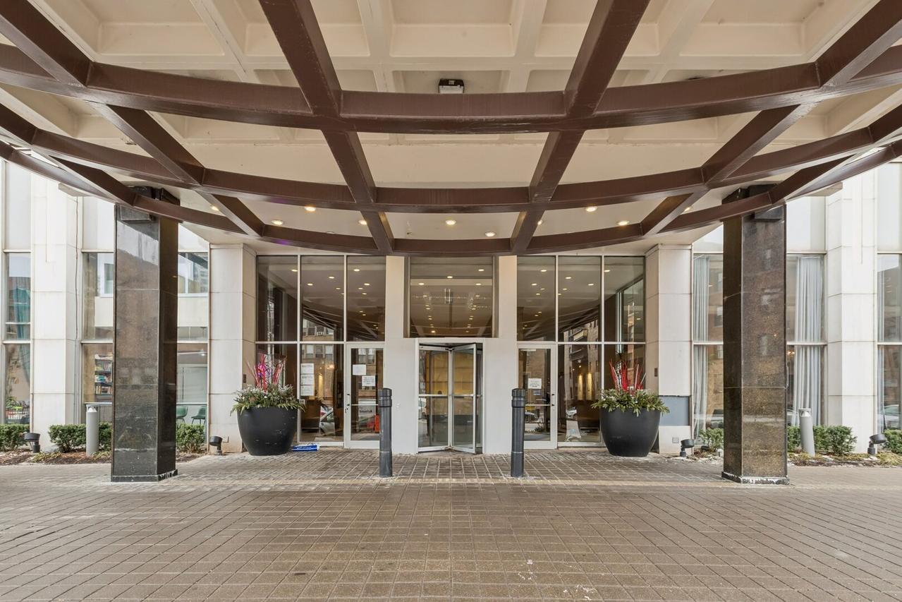 655 W Irving Park Rd. #4212, Chicago, IL 60613