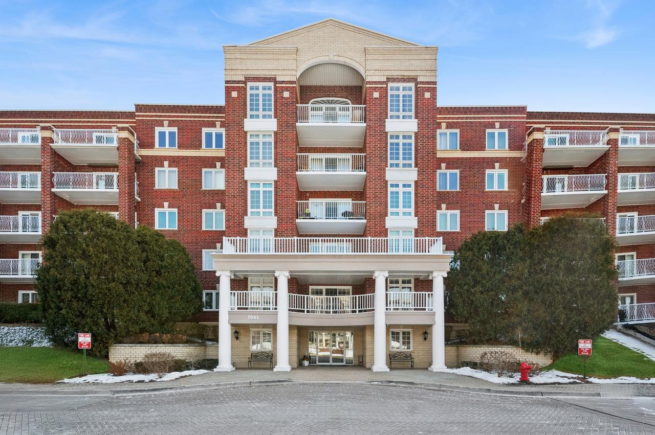 7041 W Touhy Ave. #209, Niles, IL 60714