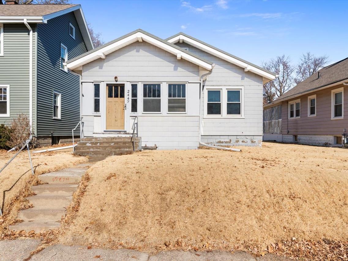 2449 21st Ave., Rock Island, IL 61201