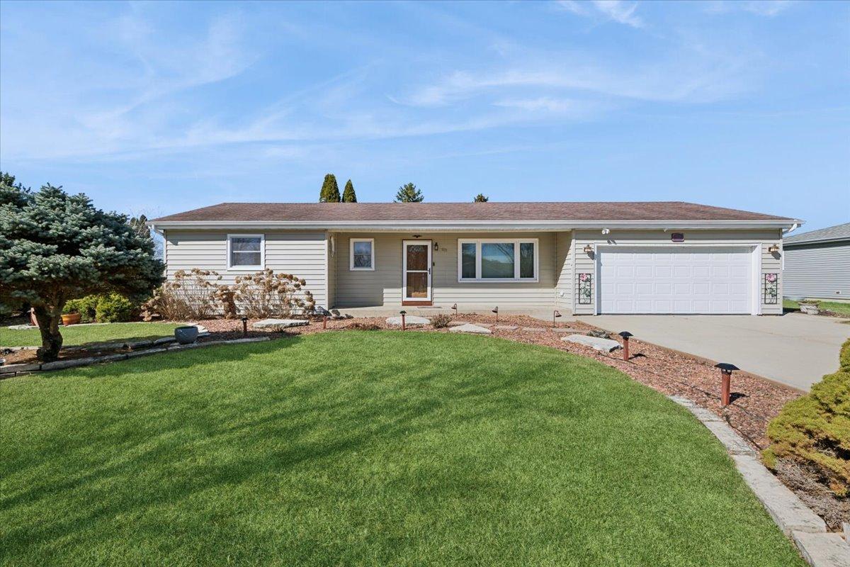 921 Knollside Rd., New Lenox, IL 60451