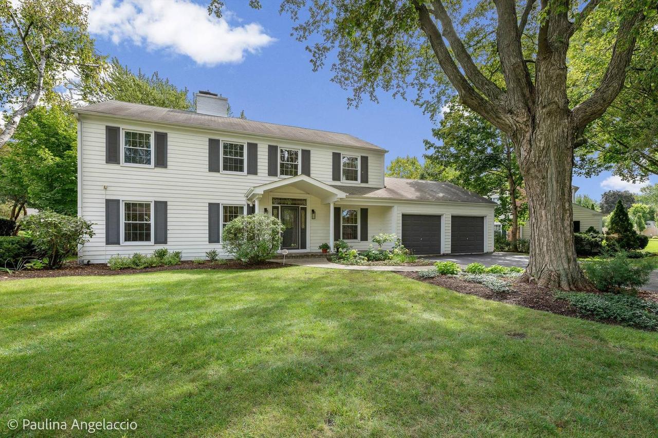 743 S Country Dr., Barrington, IL 60010